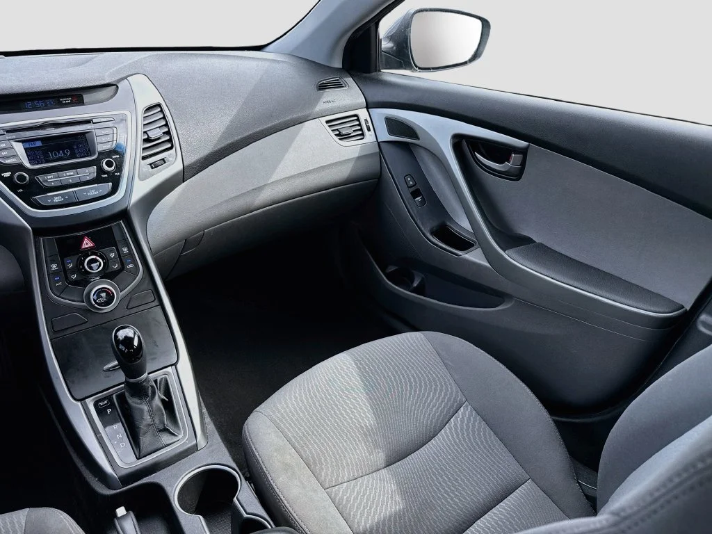 Used 2014 Harbor Gray Metallic Hyundai SE image 28