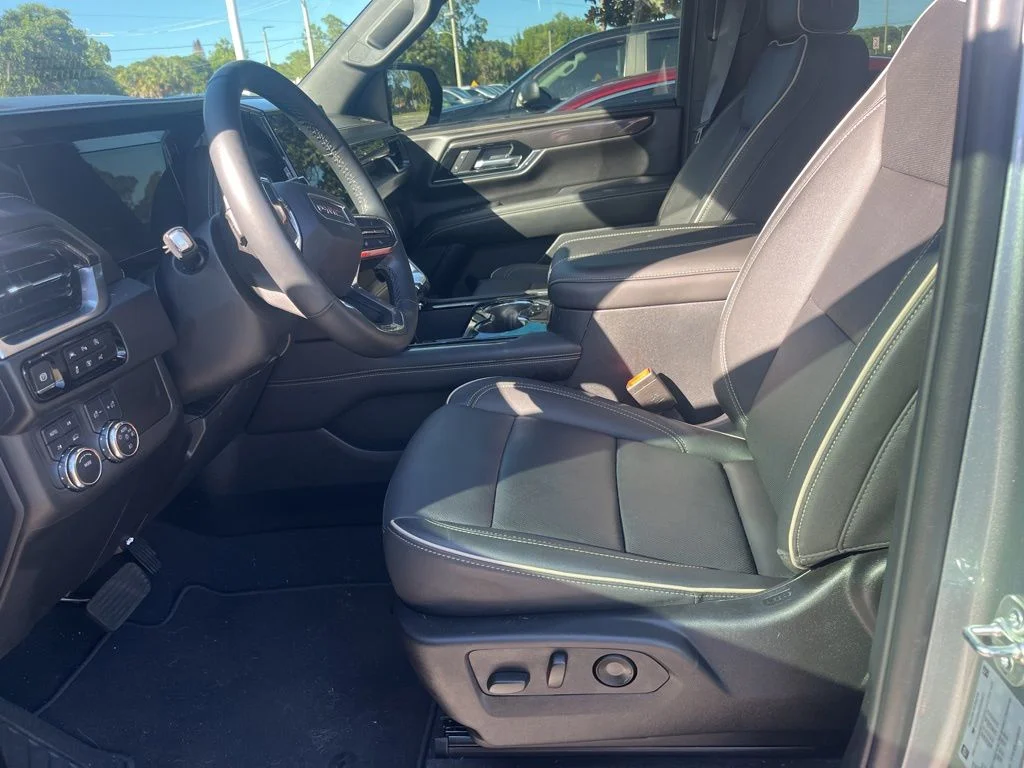 Used 2025 Silver GMC Elevation image 9