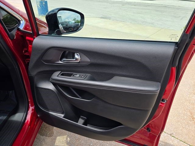 New 2027 Red Hot Pearl-Coat Exterior Paint Chrysler Select image 17