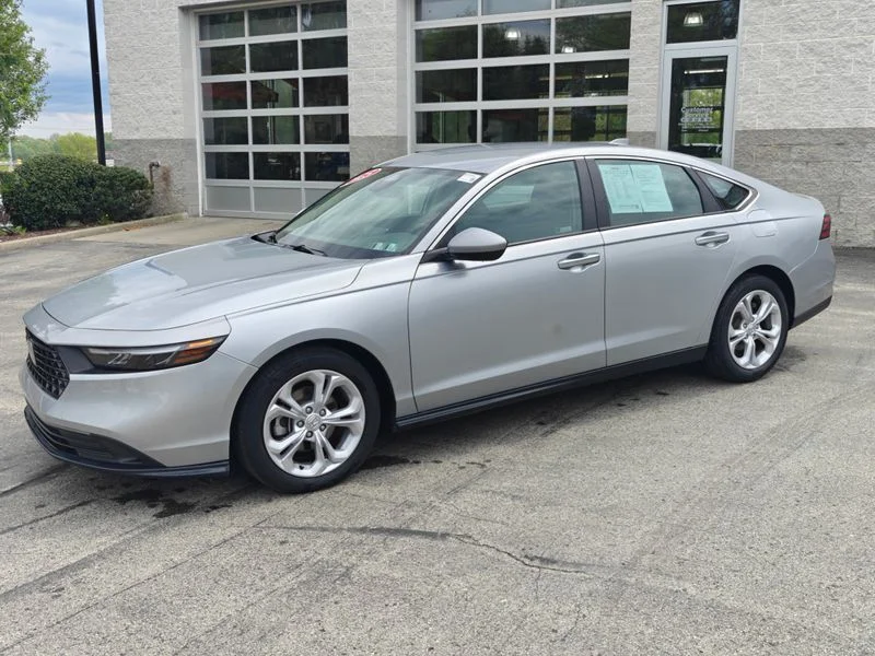 Used 2025  Honda LX image 9