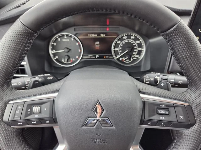 New 2026 Red Mitsubishi LE 1.5T 2WD image 13