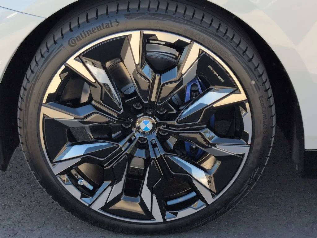 New 2026 White BMW 530i image 19