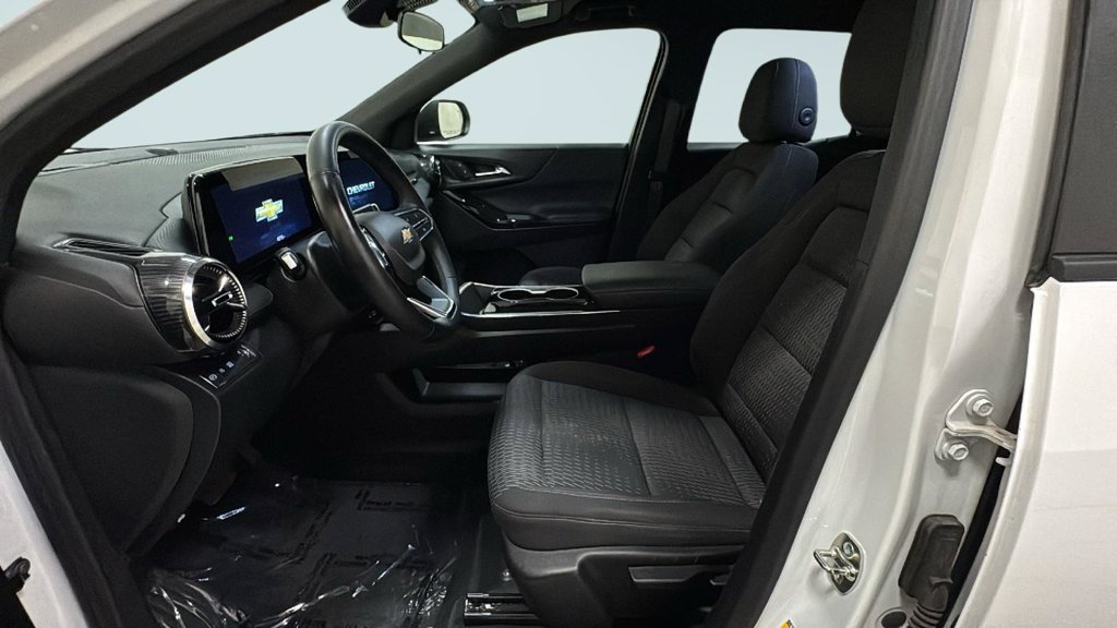 Used 2025 White Chevrolet LT image 6
