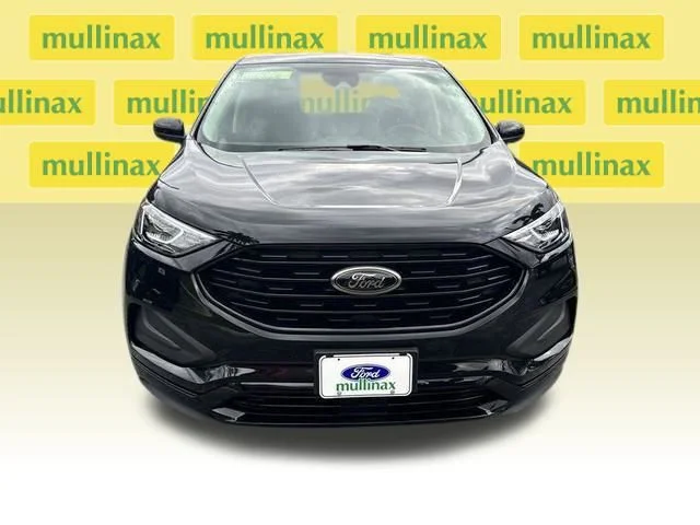New 2024 Black Ford SE image 12