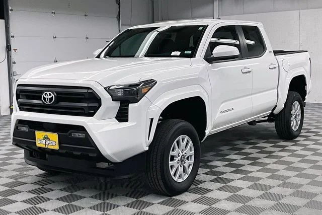 2025 Toyota Tacoma SR5 - Photo 12
