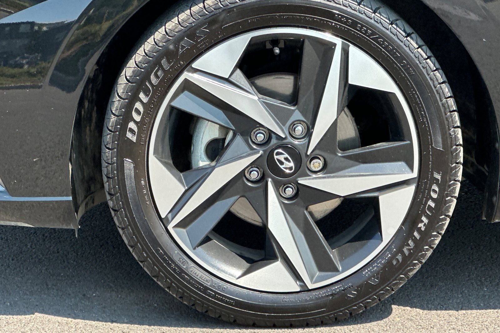 Used 2022 Black Hyundai Limited image 32