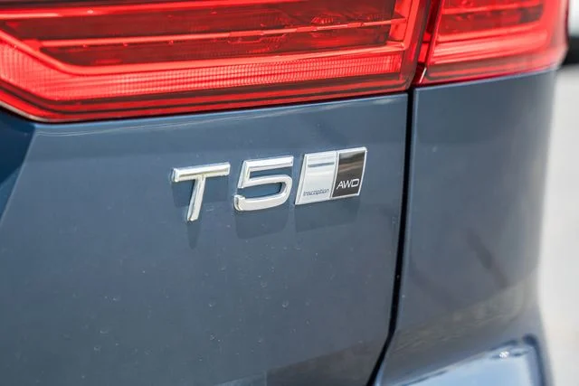 Used 2019 Denim Blue Volvo T5 Inscription image 9