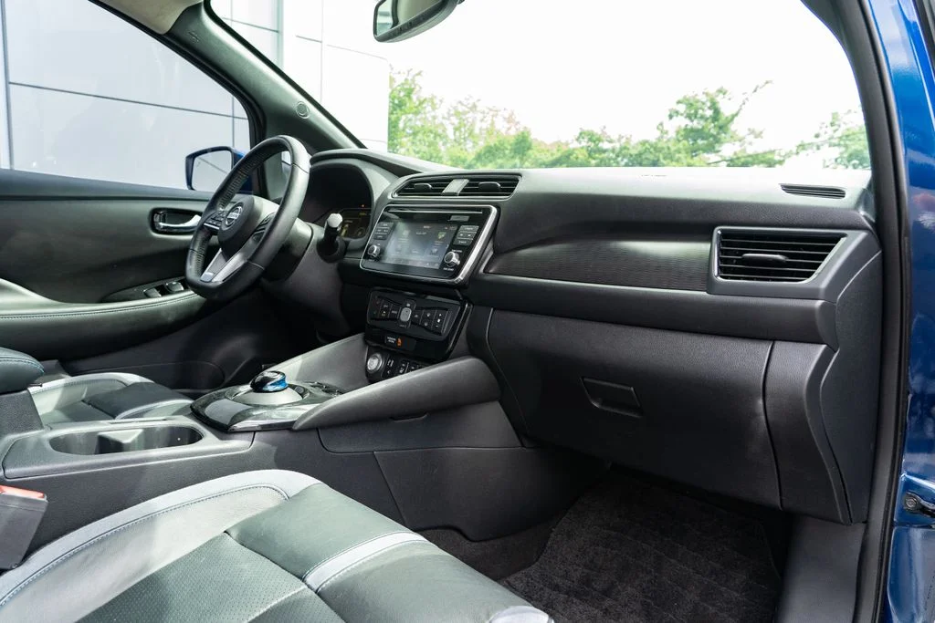 Used 2018 Blue Nissan SL image 28