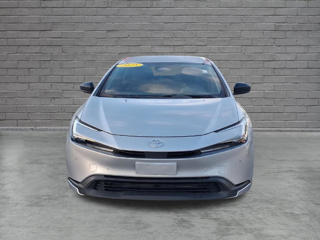 Used 2025  Toyota LE image 2