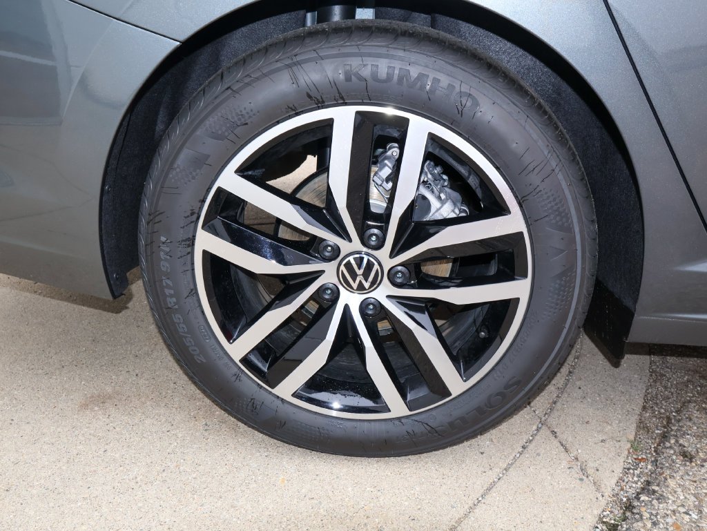 New 2027 Silver Volkswagen 1.5T SE image 9