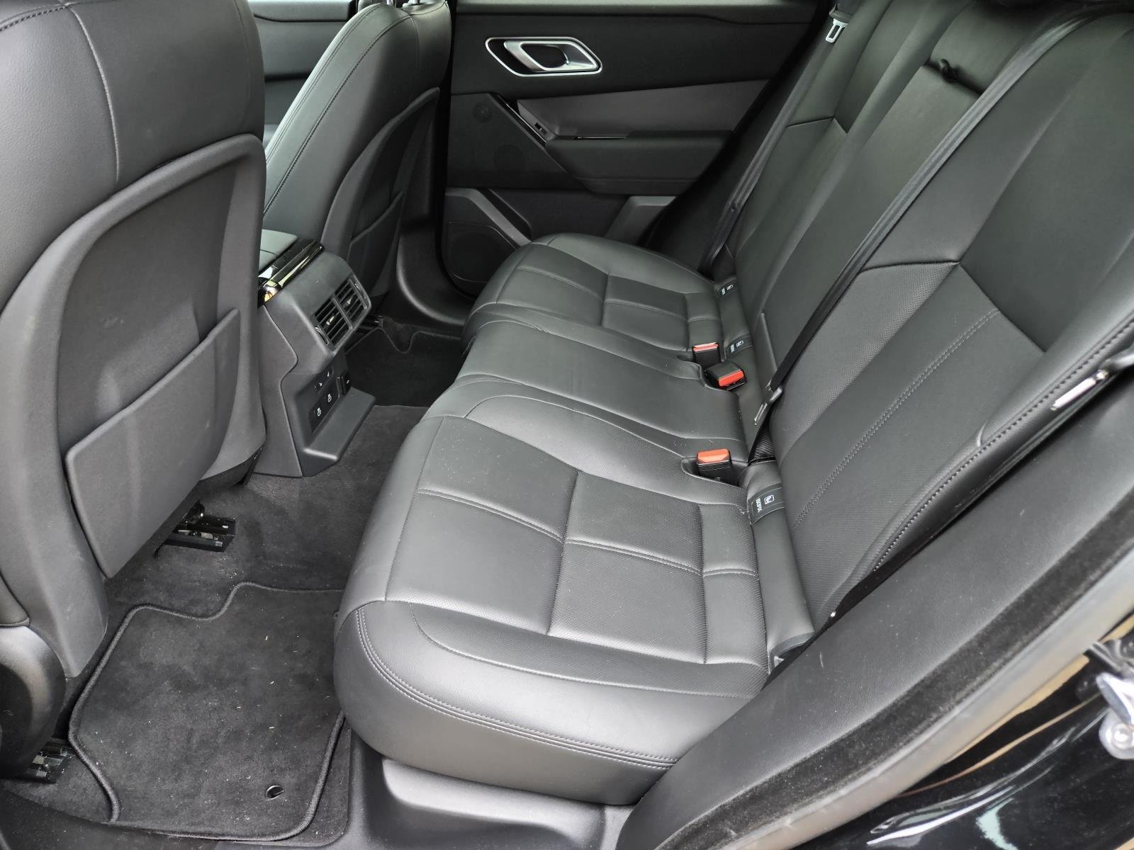 Used 2025 Santorini Black Metallic Land Rover Dynamic SE image 34