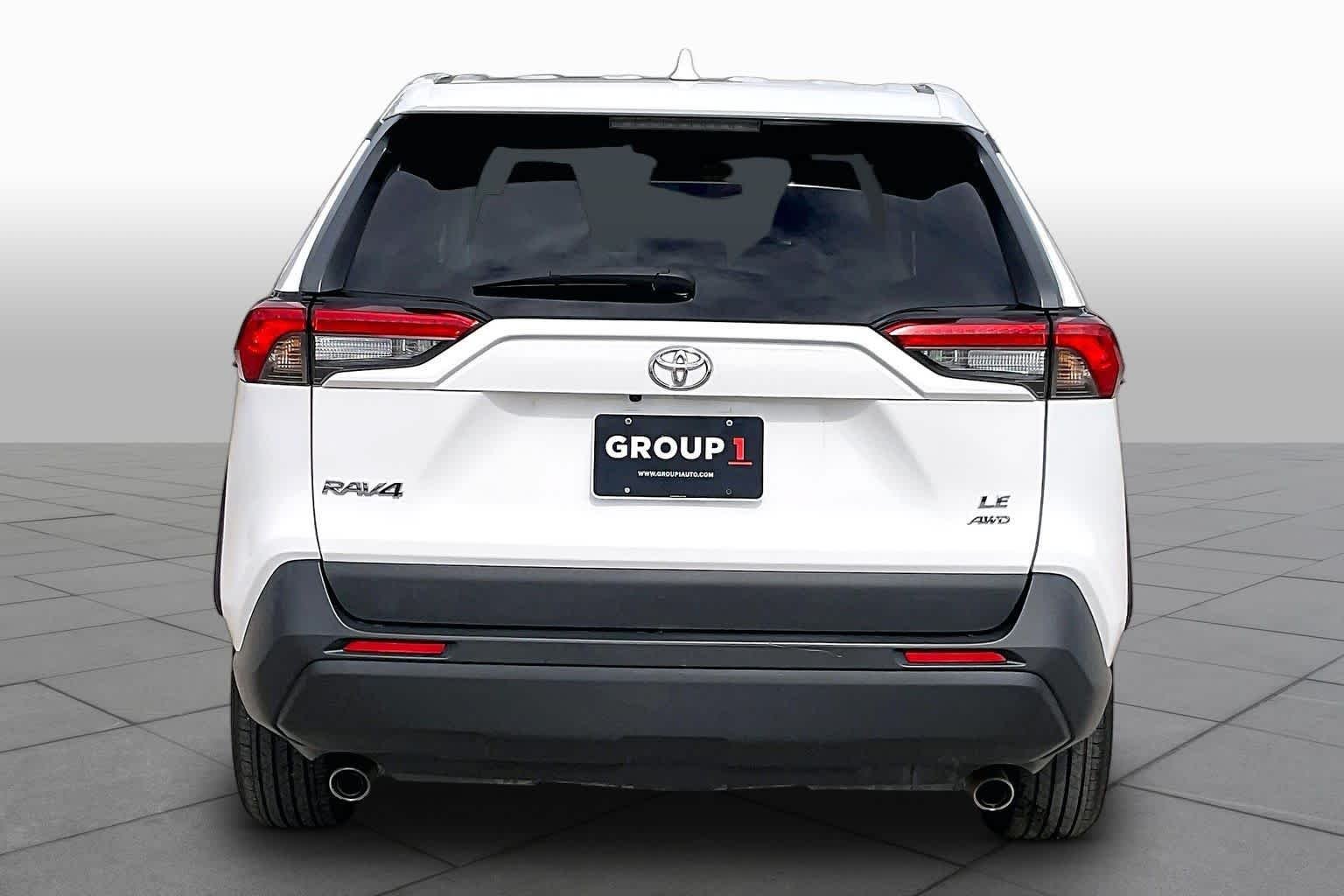 Used 2022 White Toyota LE image 4