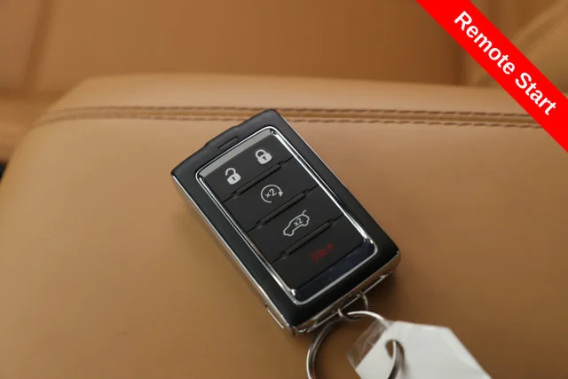 Used 2025 White/off-white Jeep Summit Reserve image 3