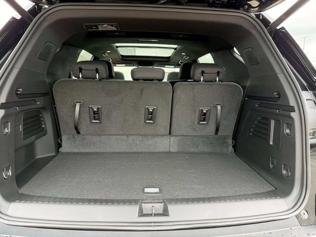 New 2026 Mosaic Black Metallic Chevrolet LT image 18