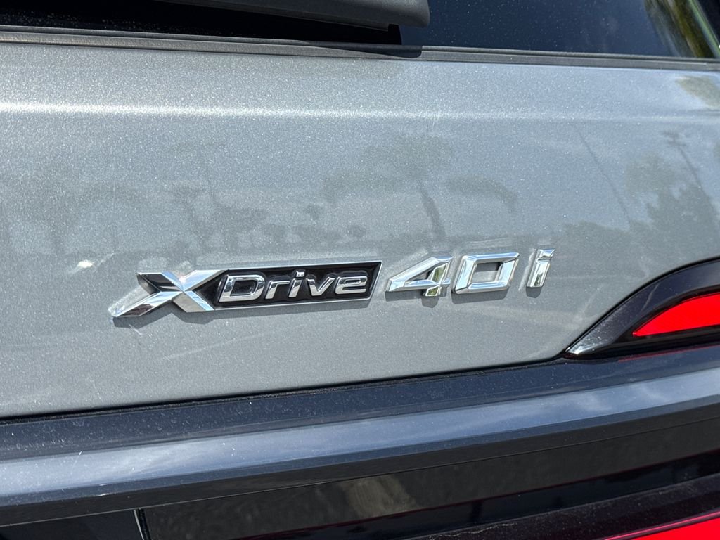 Used 2024 Gray BMW xDrive40i image 9