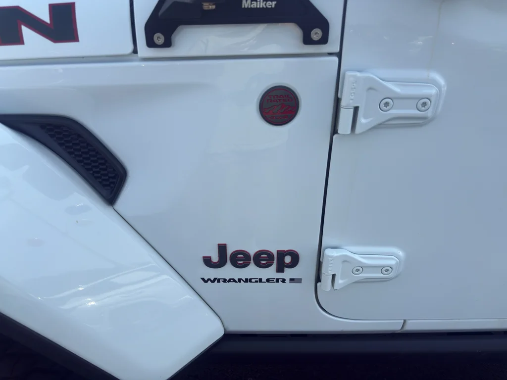 Used 2023 Bright White Clearcoat Jeep Rubicon image 12