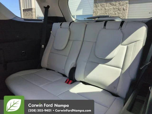New 2026 Star White Metallic Tri-Coat Ford Platinum image 27