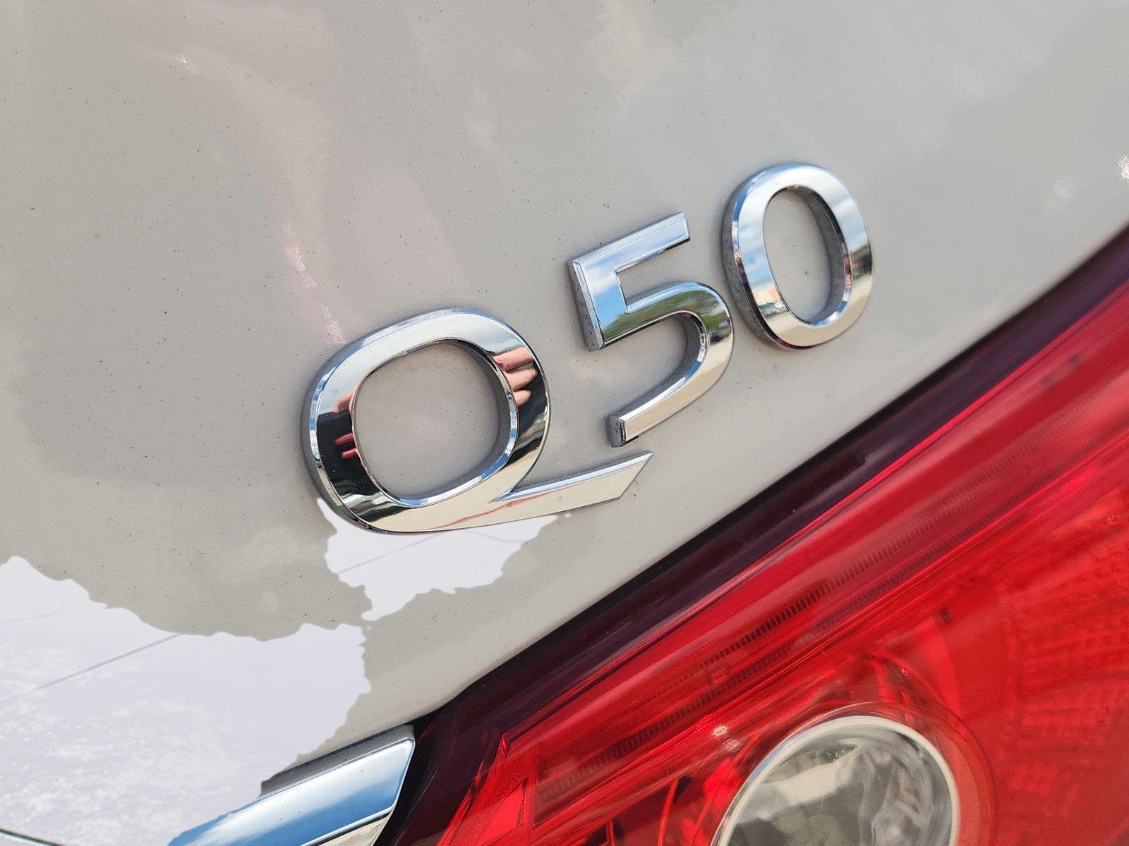2016 INFINITI Q50 Premium - Photo 32