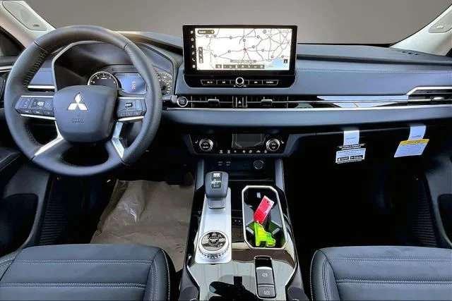 New 2026 Silver Mitsubishi SE image 5