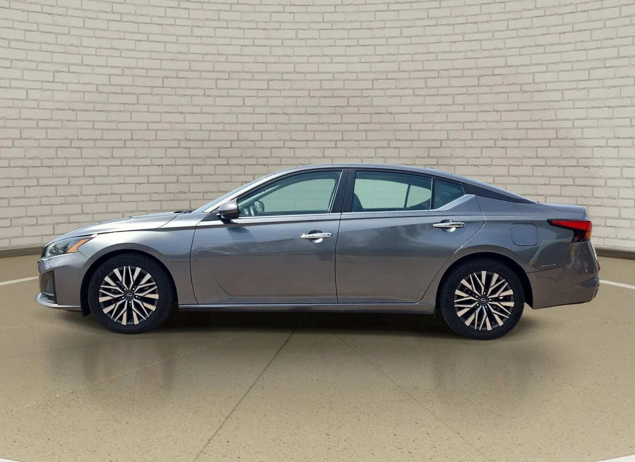 Used 2023 Gun Metallic Nissan 2.5 SV image 7