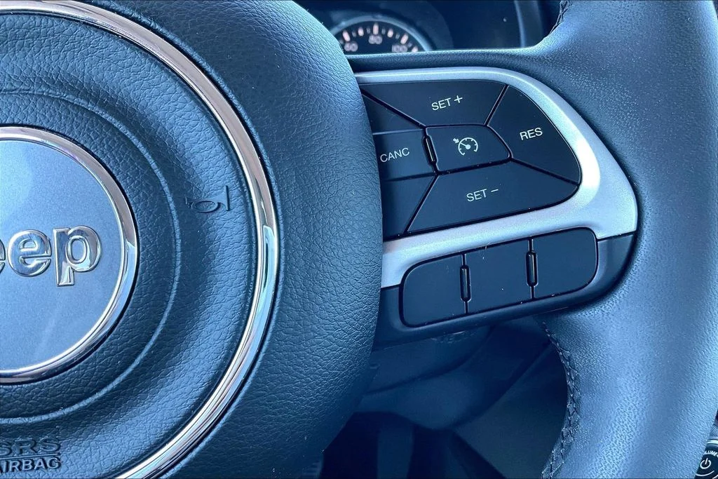 Used 2018 Red Jeep Latitude image 19