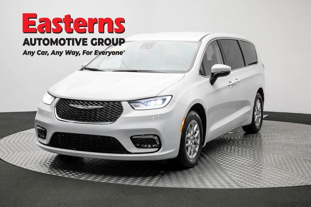 Used 2023 White Chrysler Touring L image 1