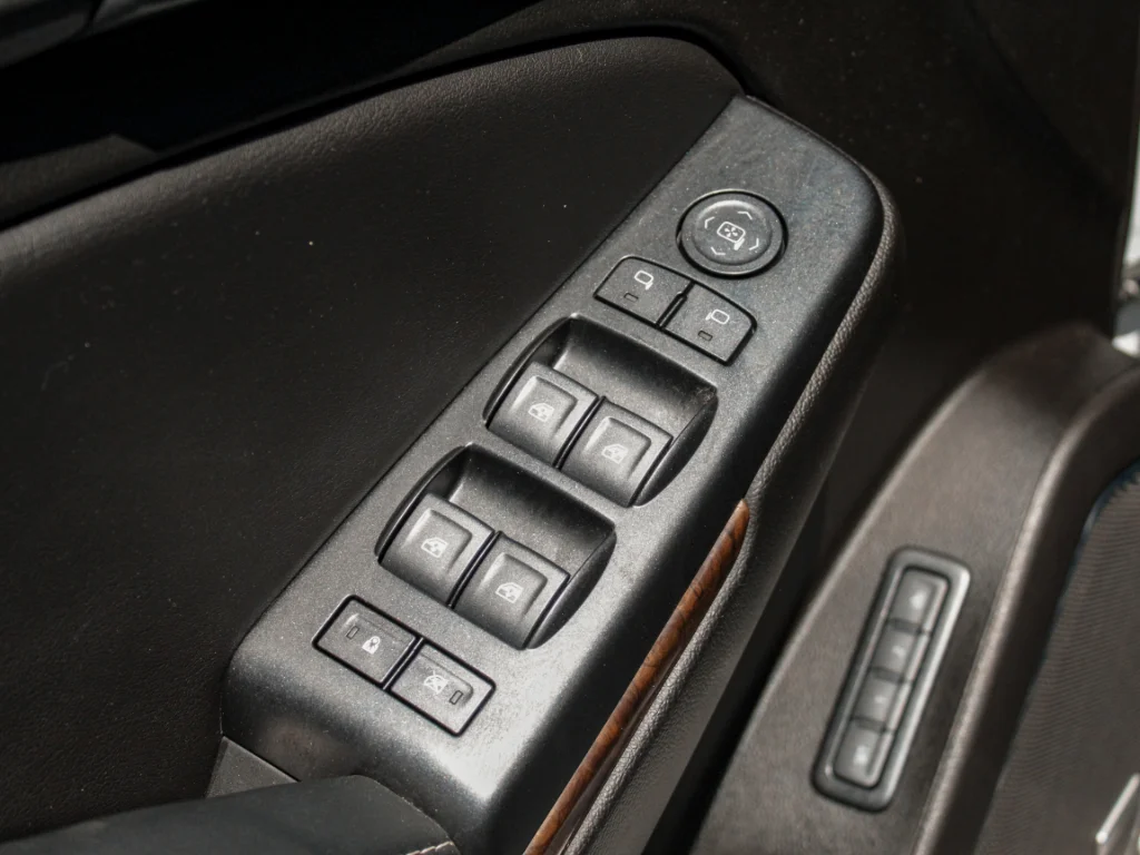 Used 2019 Summit White Chevrolet LT image 11