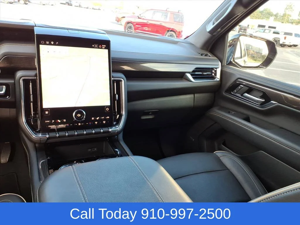 Used 2025 Onyx Black GMC Elevation image 15