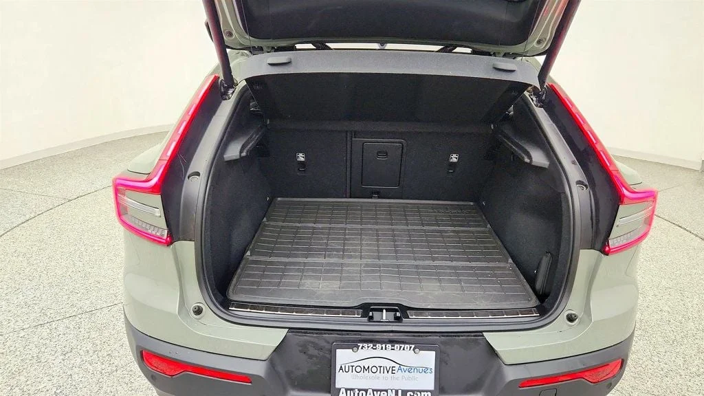 Used 2023 Sage Green Metallic Volvo Twin eAWD Ultimate with Pixel LED Headlights image 23