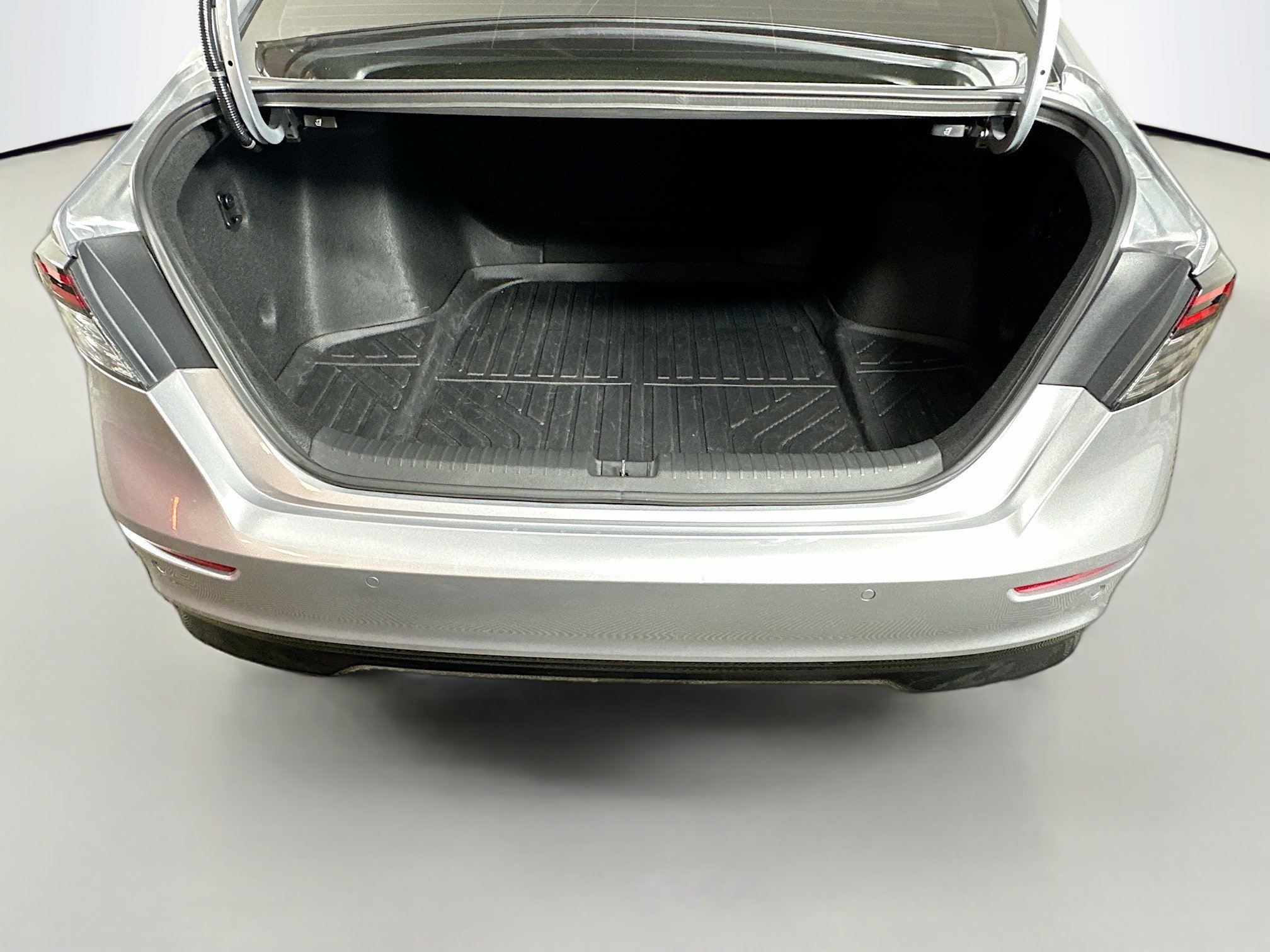 Used 2024 Solar Silver Metallic Honda EX-L image 28