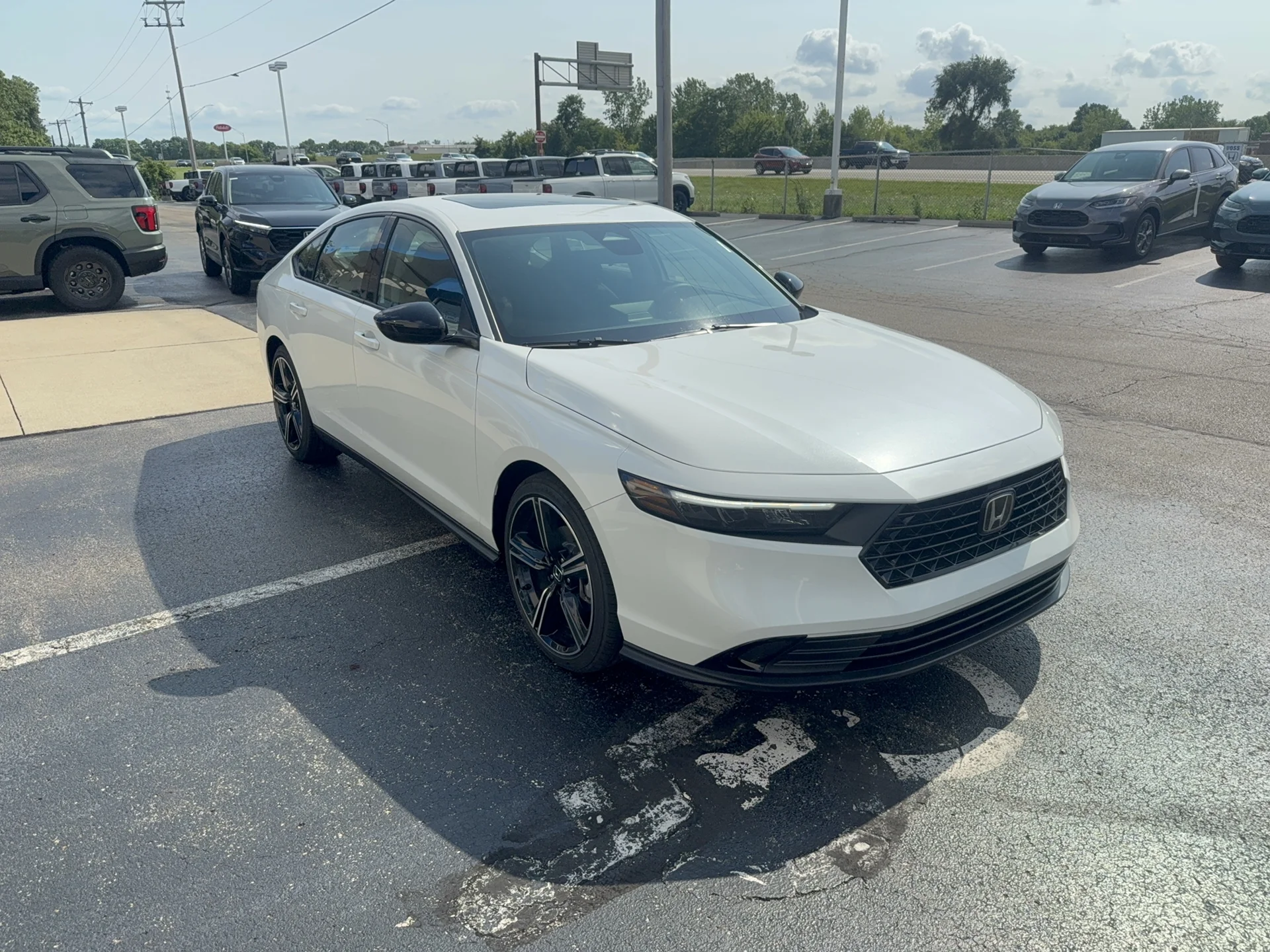 New 2026 Platinum White Pearl Honda SE image 3