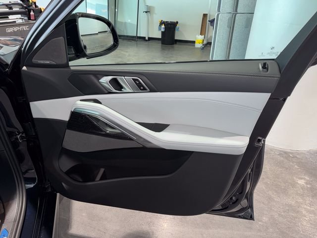 New 2027 Carbon Black Metallic BMW xDrive40i image 8