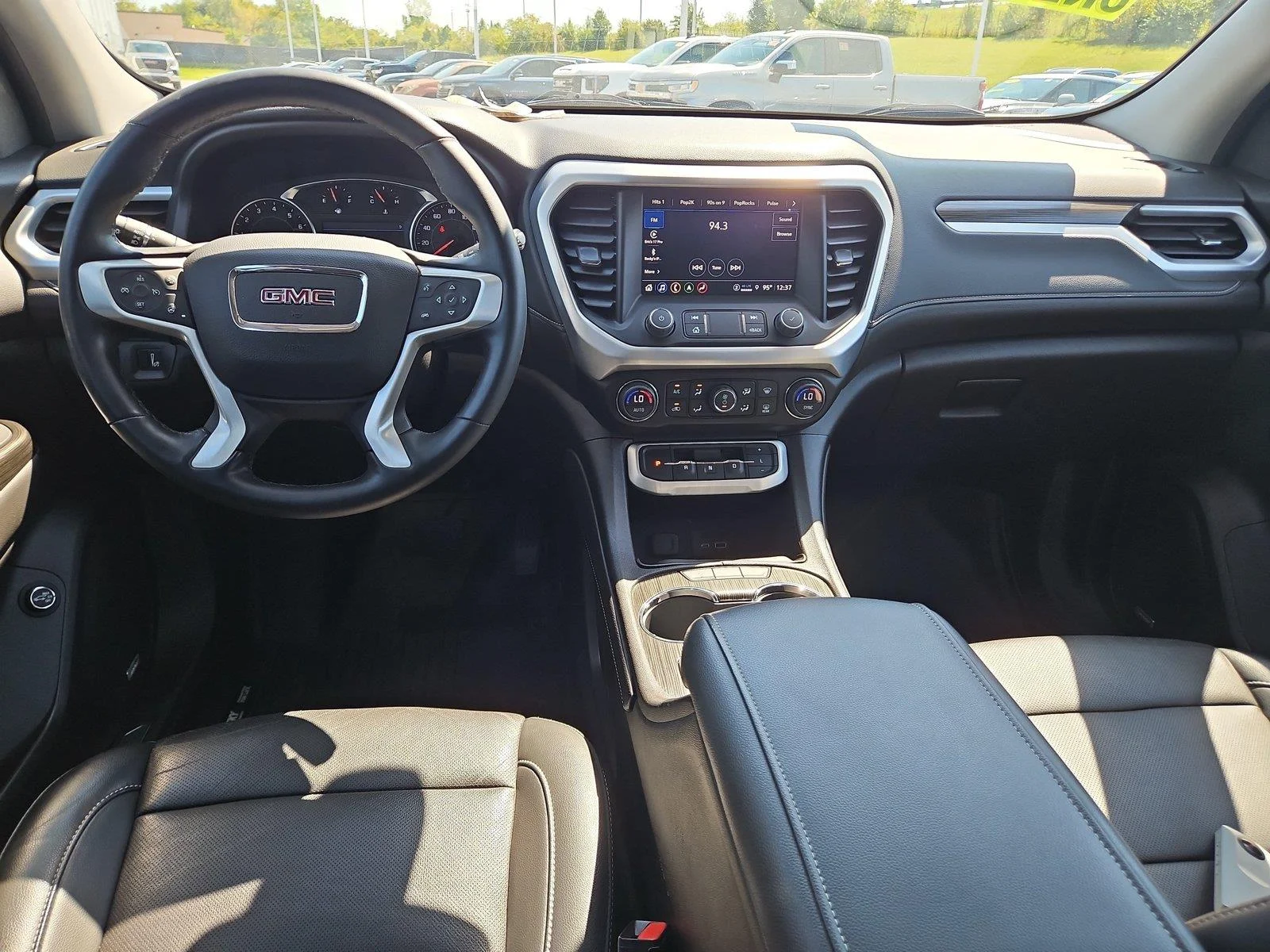 Used 2023 ULTRA BLUE METALLIC GMC SLT image 10