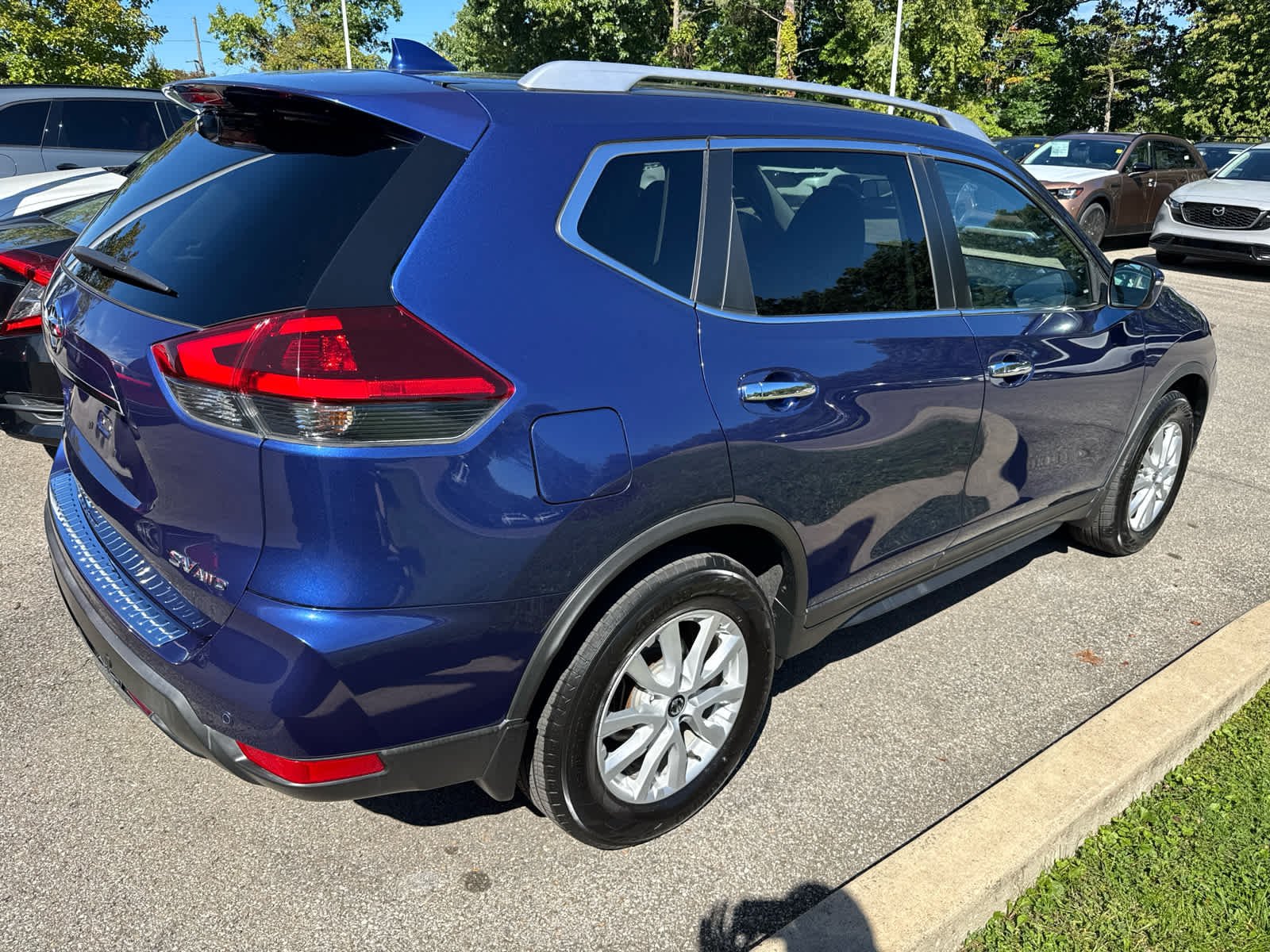 Used 2019 CASPIAN BLUE ME Nissan SV image 5