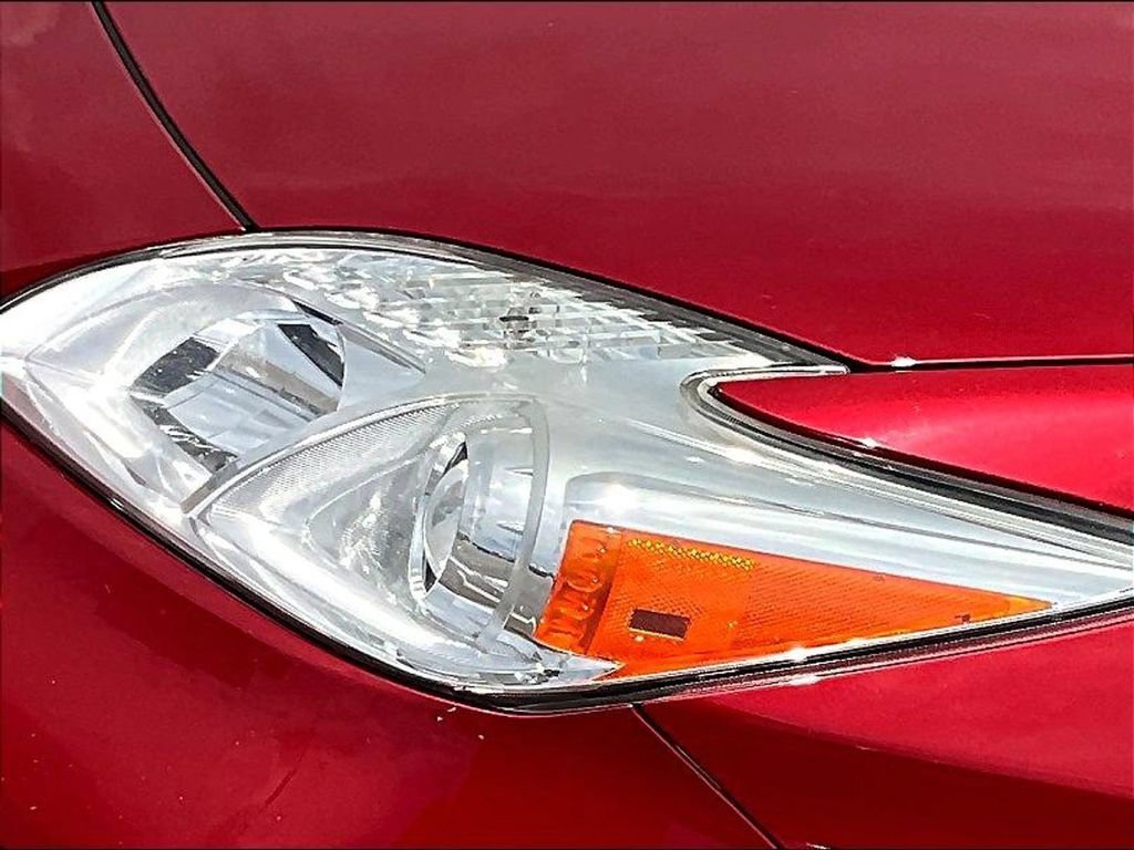 2015 Toyota Prius 28
