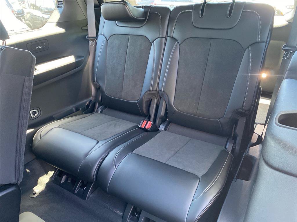 New 2026 Bright White Clear-Coat Exterior Paint Jeep Laredo image 15