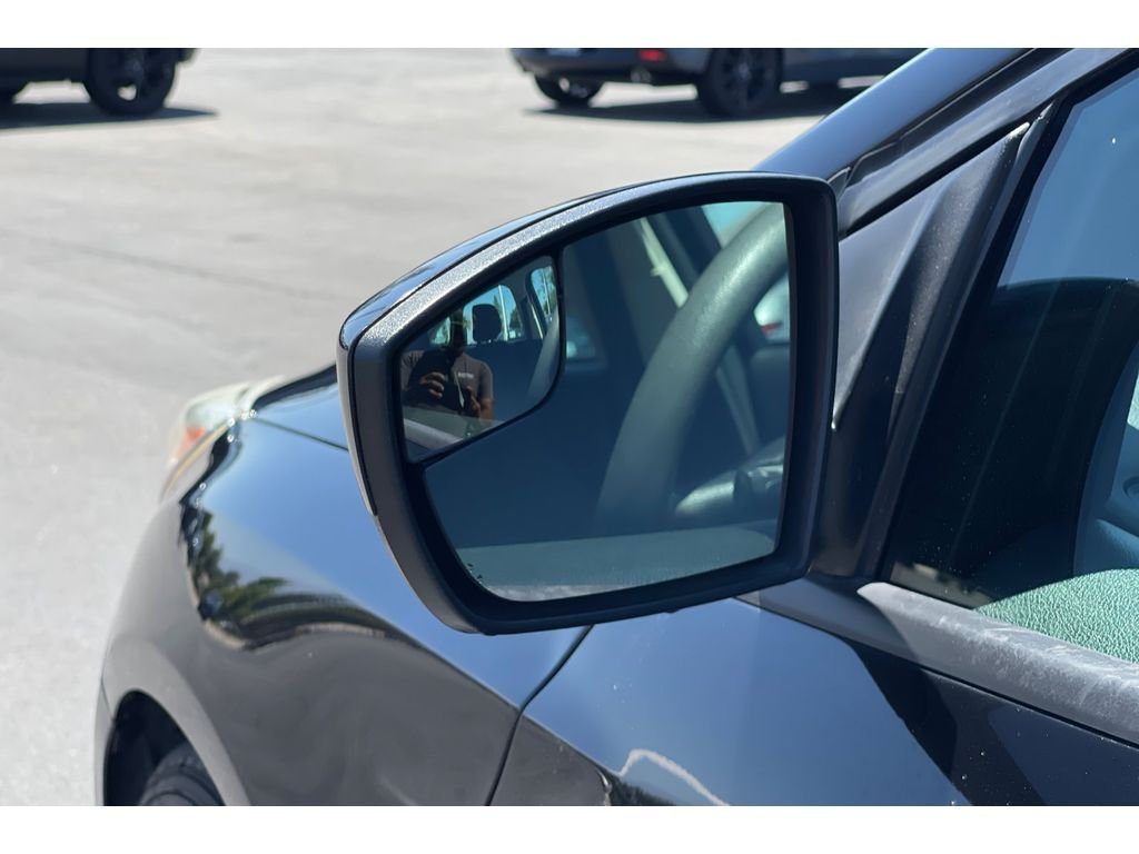 Used 2018 Shadow Black Ford SE image 12