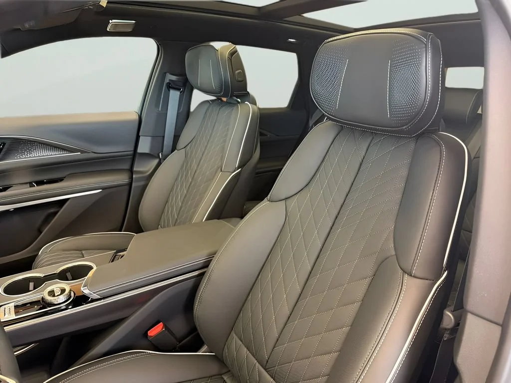 2027 Cadillac LYRIQ Signature Luxury - Photo 20