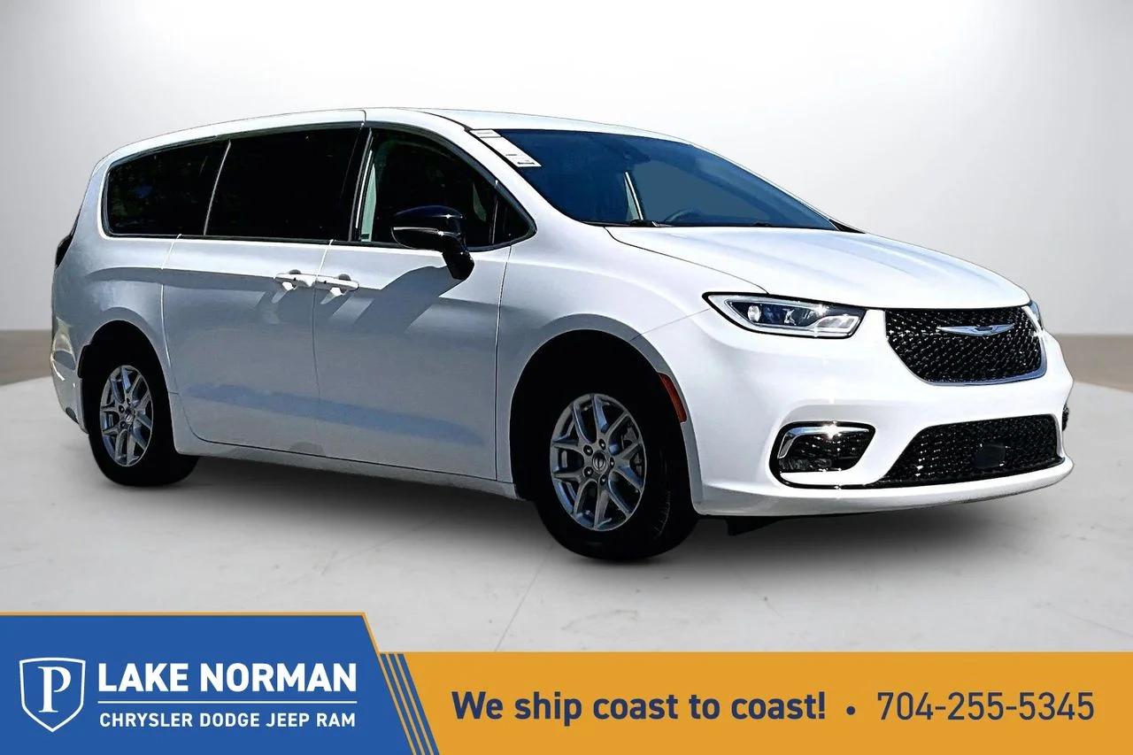 2024 Chrysler Pacifica Touring L's photo