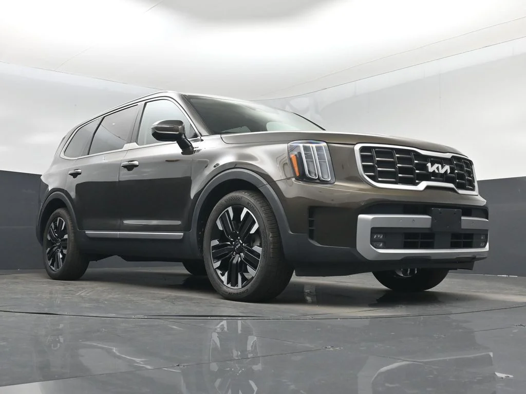 Used 2023 Green Kia SX-Prestige image 32