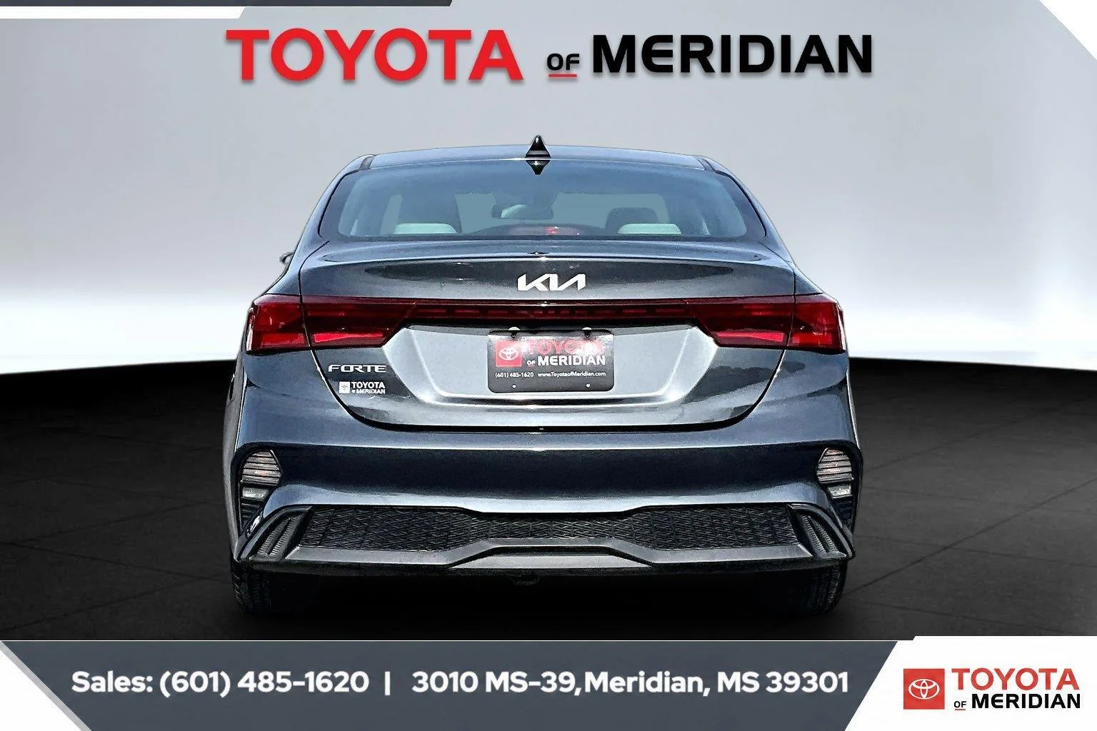 Used 2023 Gravity Gray Kia LXS image 4