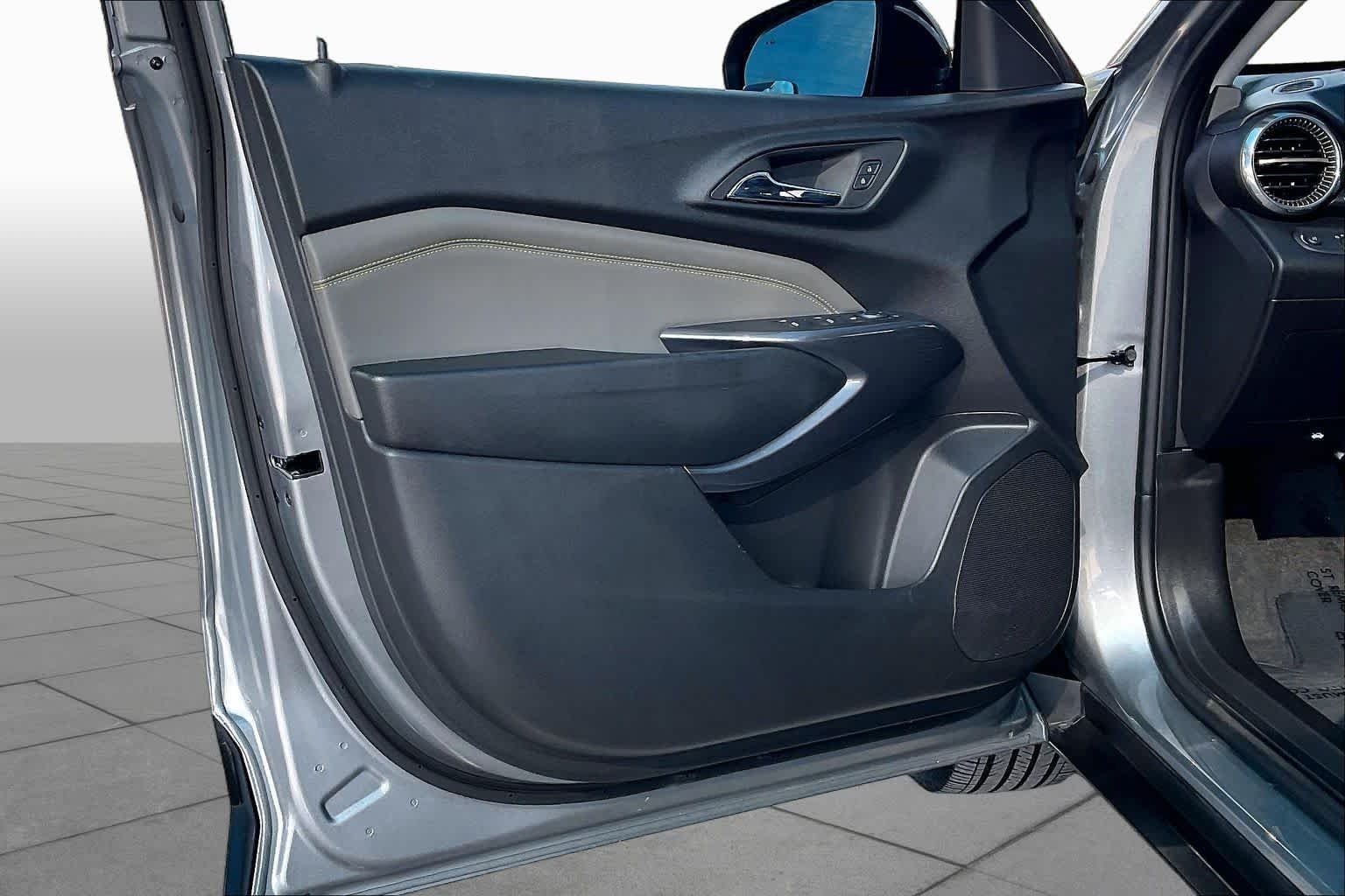 Used 2025 Sterling Gray Metallic Chevrolet ACTIV image 21