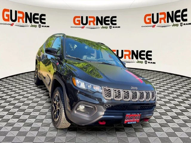 New 2026 Diamond Black Crystal Pearl-Coat Exterior Paint Jeep Trailhawk image 8
