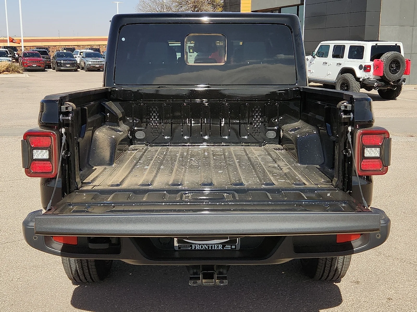 New 2026 Black Clear-Coat  Paint Jeep SAHARA 4X4 image 8