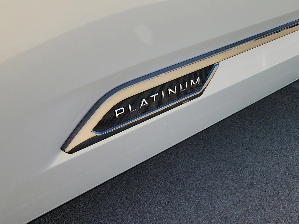 New 2026 Wind Chill Pear Toyota Platinum image 3