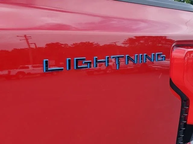 2025 Ford F-150 Lightning Flash - Photo 9