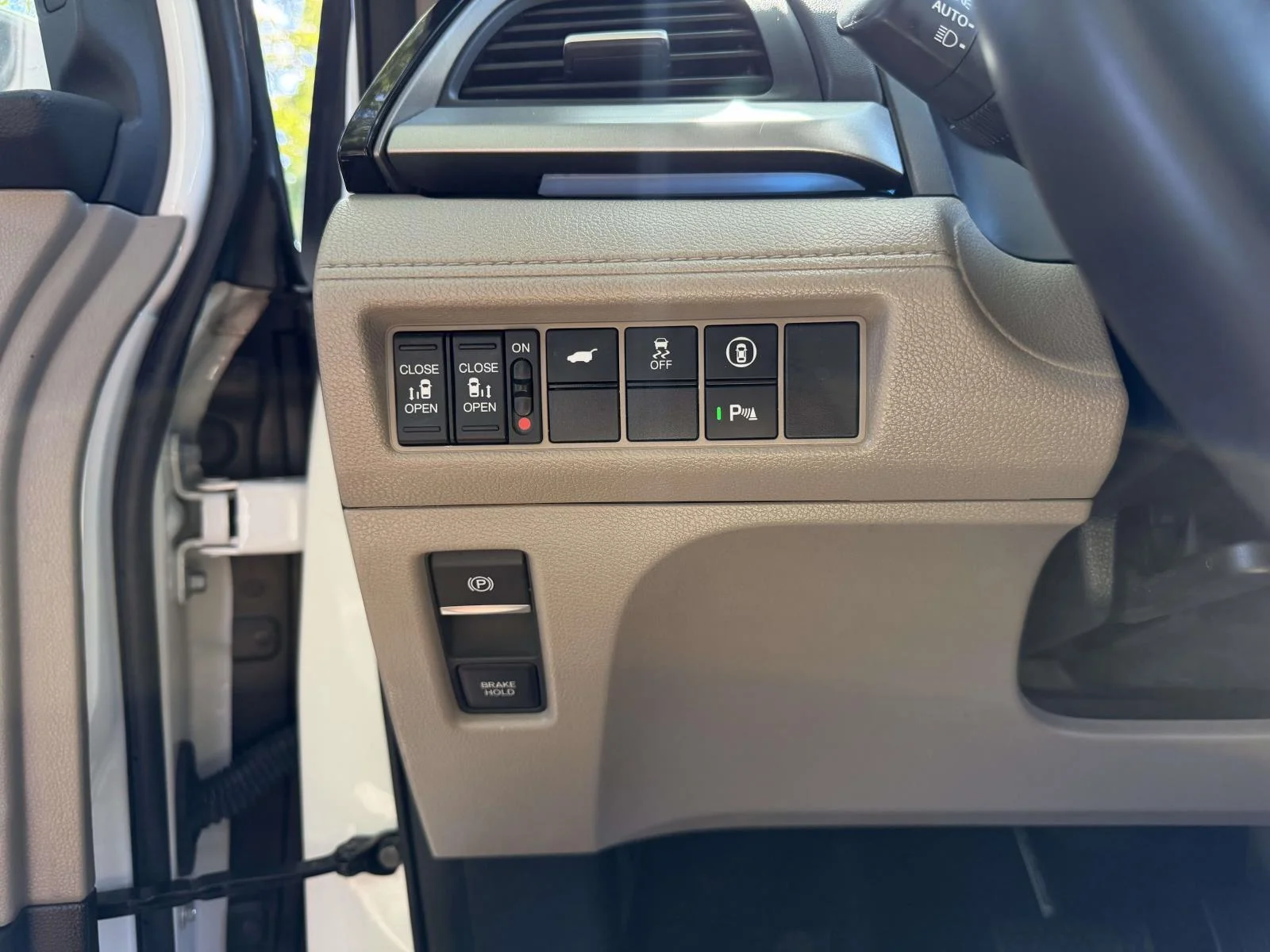 Used 2023 White Honda Touring image 22