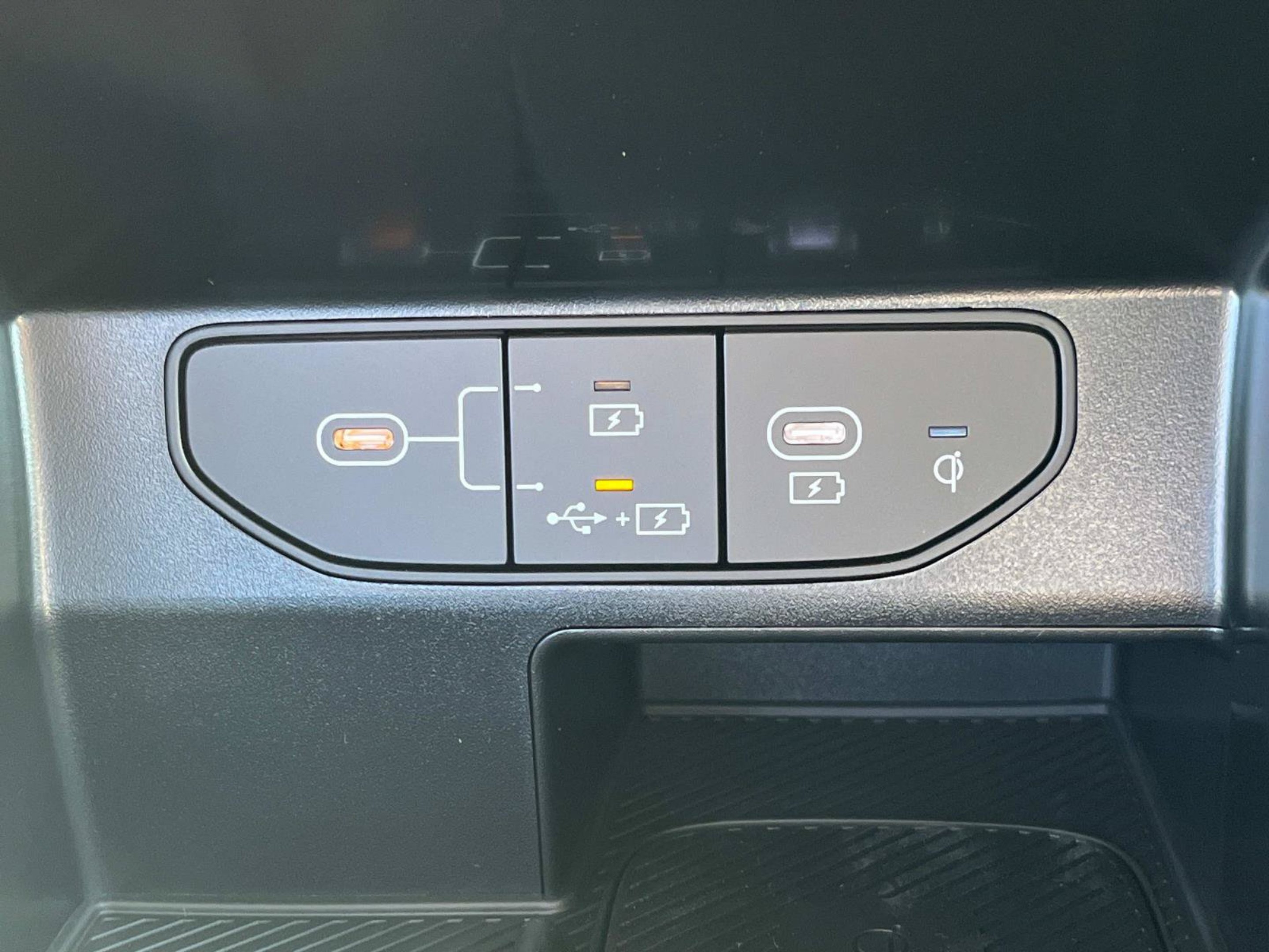 2025 Kia Sorento S - Photo 27