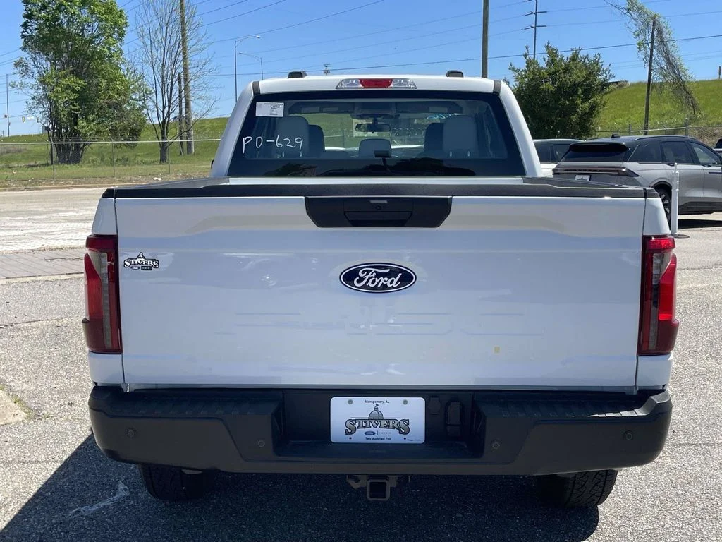 New 2026 Oxford White Ford XL image 4