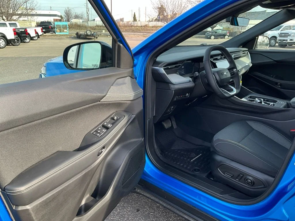 New 2026 Hydro Blue Pearlcoat Jeep Laredo image 16